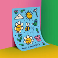 Planche de stickers La Marguebite posée en angle sur fond coloré rose et vert – fleurs boudeuses, abeille, arrosoir et pot de fleur cartoon sur fond bleu
