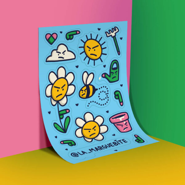 Planche de stickers La Marguebite posée en angle sur fond coloré rose et vert – fleurs boudeuses, abeille, arrosoir et pot de fleur cartoon sur fond bleu